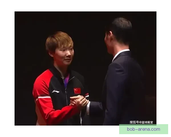 王曼昱逆转申裕斌夺胜握拳庆祝马琳指天对手笑容满面